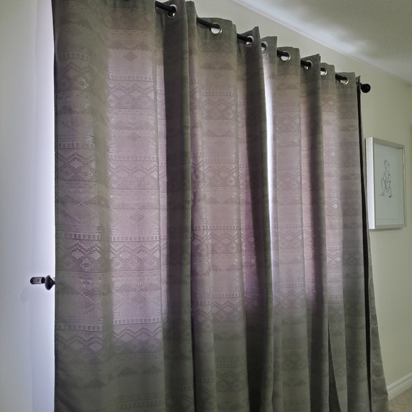 CURTAIN PANELS - Picture 2 of 4